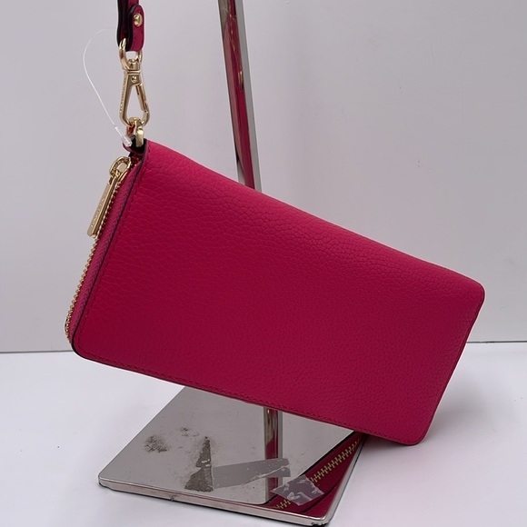 MICHAEL KORS
Leather Continental Wristlet Phone Case Wallet
Electric Pink
NWT - Picture 7 of 16